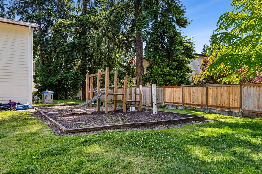 More Photos Of 7420-7428 208th St SW, Edmonds Apartments For Sale