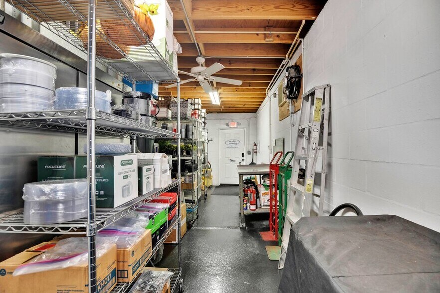 More Photos Of 3101 N Orange Blossom Trl, Zellwood Restaurant For Sale