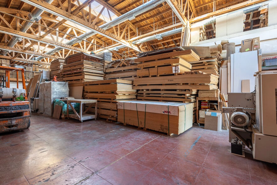 More Photos Of 4621 W Washington Blvd, Los Angeles Warehouse For Lease