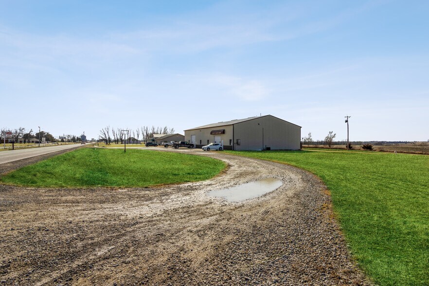 More Photos Of 2326 N Main St, Osceola Auto Repair For Sale