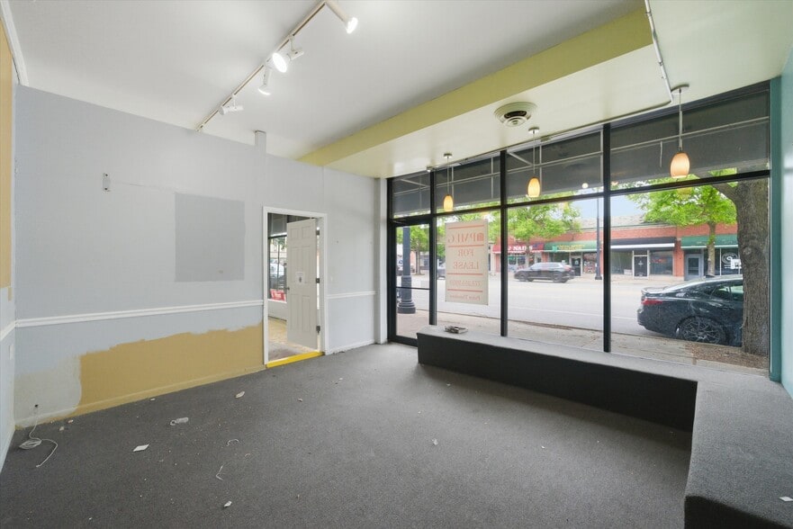 More Photos Of 5337-5353 W Devon Ave, Chicago Storefront Retail Office For Sale