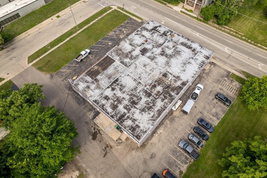 More Photos Of 415 N 3rd St, Rockford Light Distribution For Sale