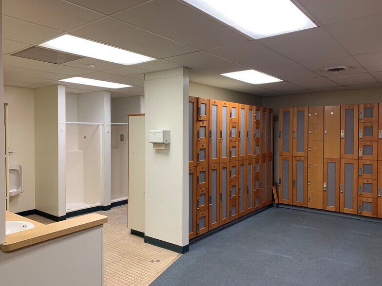 More Photos Of 1145 S Washburn St, Oshkosh Freestanding For Lease