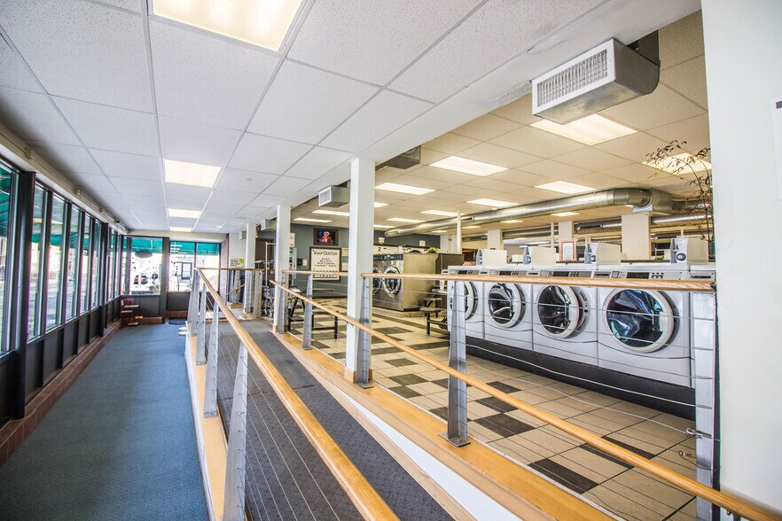 More Photos Of 2510 S Kinnickinnic Ave, Milwaukee Storefront For Sale