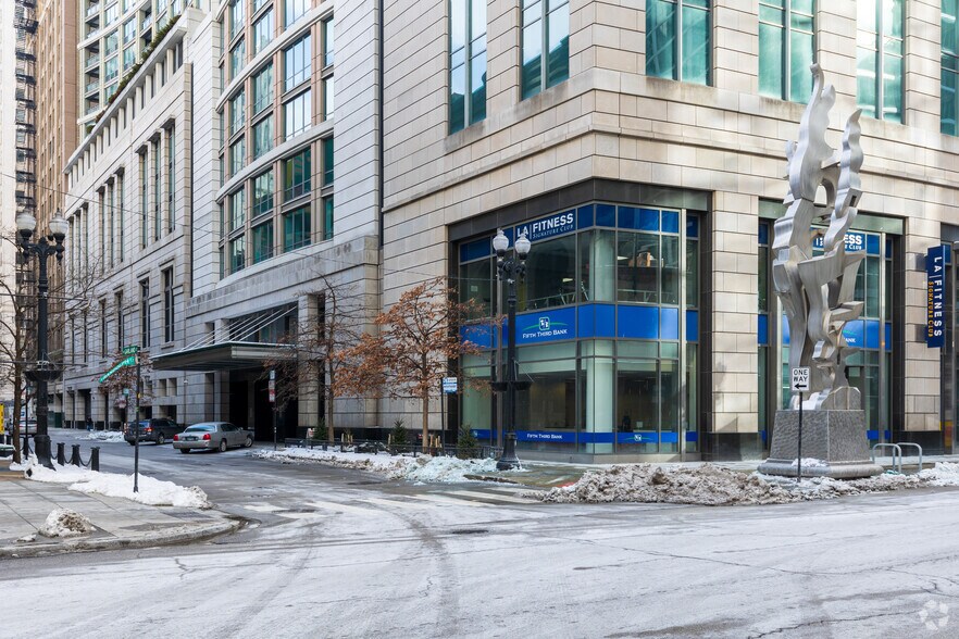 Primary Photo Of 130 N Garland Ct, Chicago Multifamily For Sale