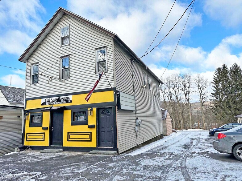 Primary Photo Of 129 Pike St, Carbondale Bar For Sale