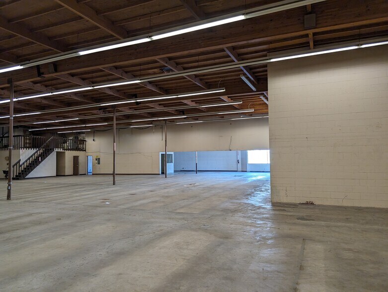 More Photos Of 1350 E Thompson Blvd, Ventura General Retail For Sale