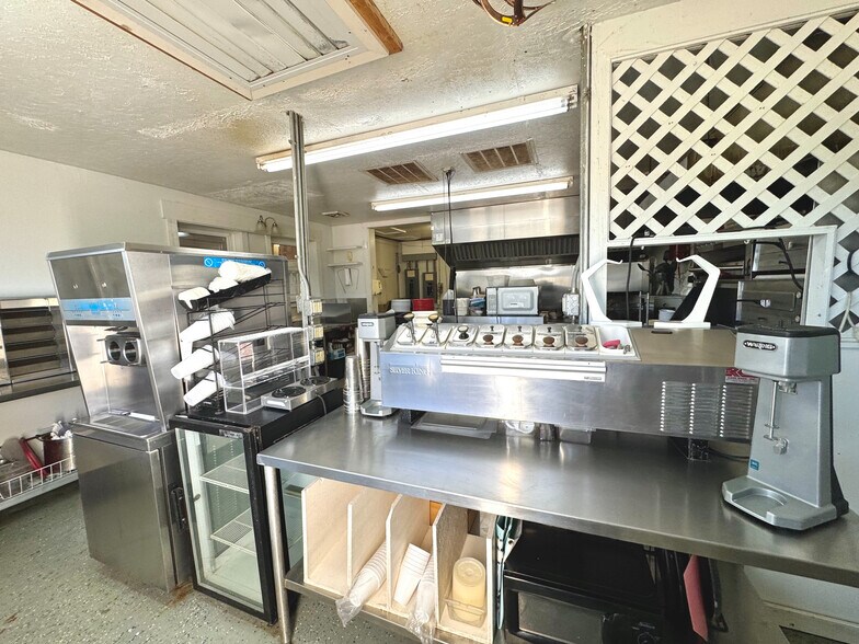 More Photos Of 19510 Leatherwood Rd, Salesville Freestanding For Sale