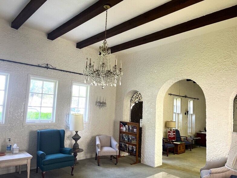 More Photos Of 233 W Twohig Ave, San Angelo Office For Sale