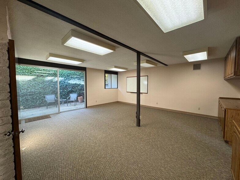 More Photos Of 1141-1151 E Main St, Ventura Office For Lease