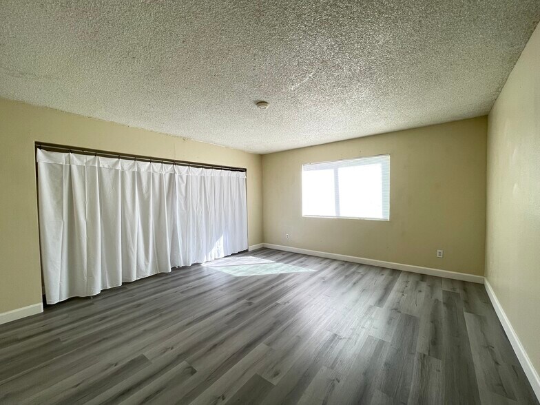More Photos Of 1709 Fairfield Ave, Las Vegas Apartments For Sale