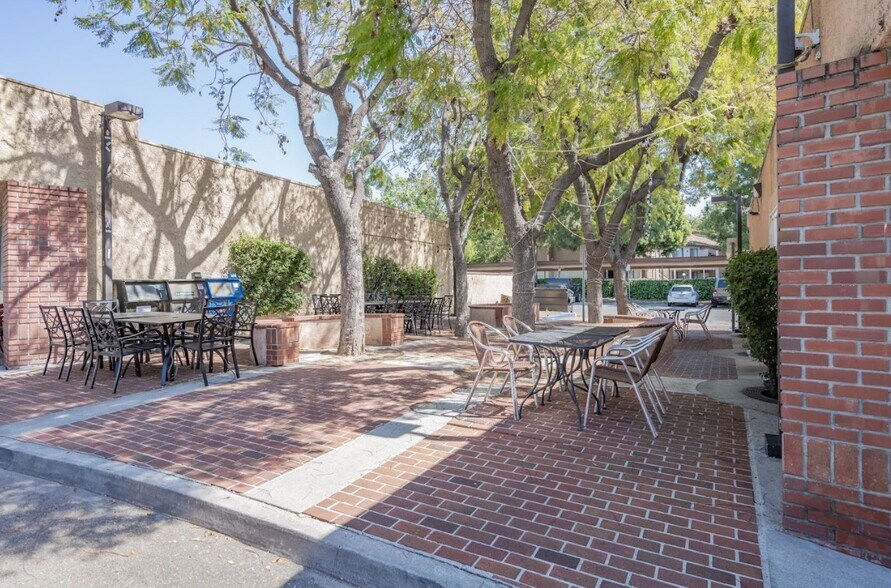 More Photos Of 2410 E Thousand Oaks Blvd, Thousand Oaks Freestanding For Sale