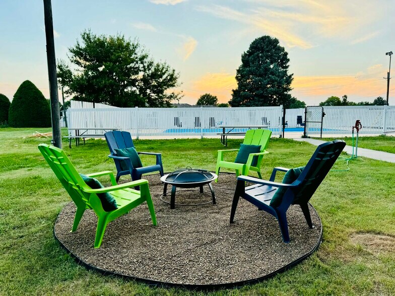 More Photos Of 606 W Holme St, Norton Hotel For Sale