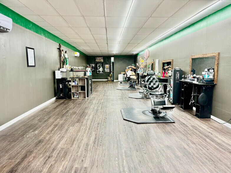 More Photos Of 7524 Hillcroft St, Houston Freestanding For Sale