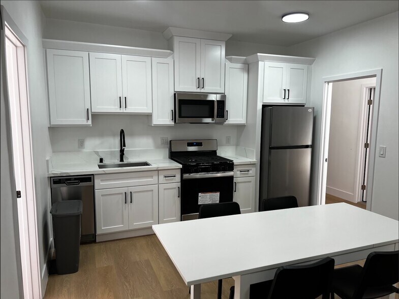 More Photos Of 2101 Bonsallo Ave, Los Angeles Apartments For Sale