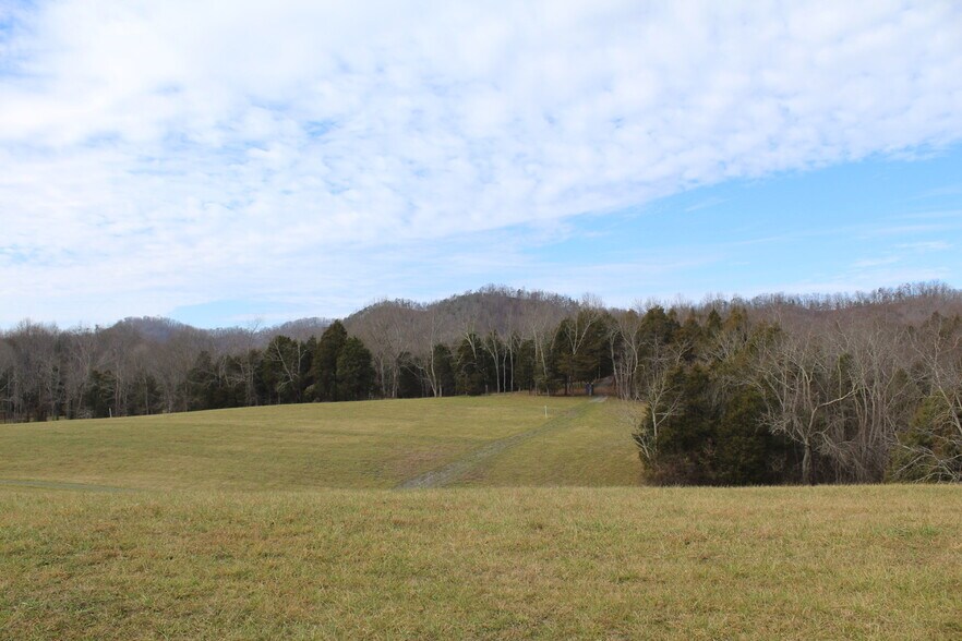 More Photos Of 100 Sportsway Dr, Bristol Trailer Camper Park For Sale