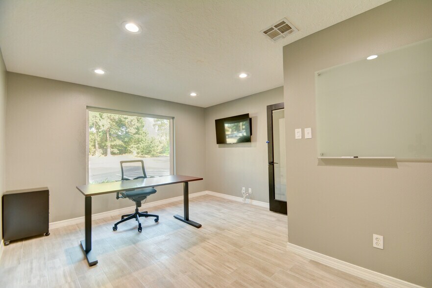 More Photos Of 26615 Oak Ridge Dr, The Woodlands Office For Lease