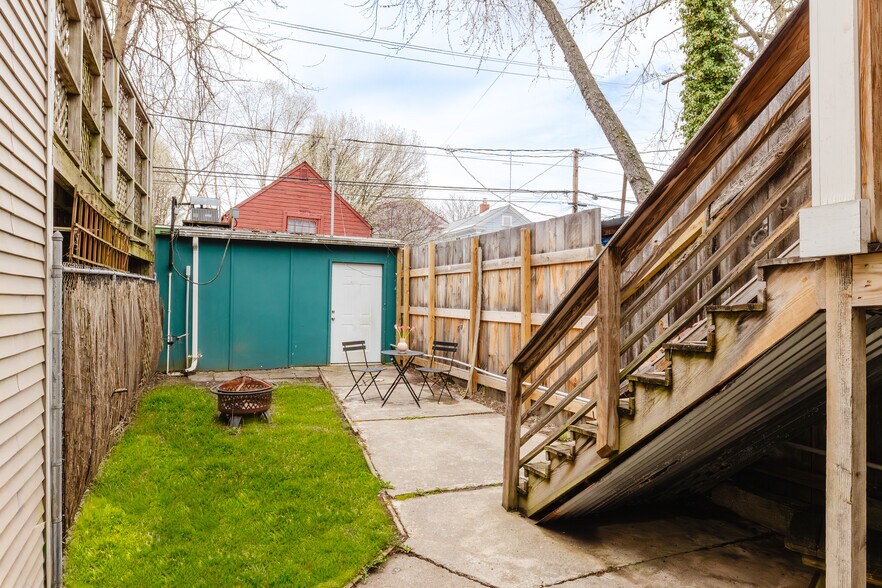 More Photos Of 323 Warren St, Hudson Storefront Retail Residential For Sale