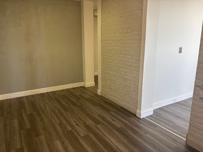 More Photos Of 1004 Reisterstown Rd, Pikesville Storefront Retail Office For Lease