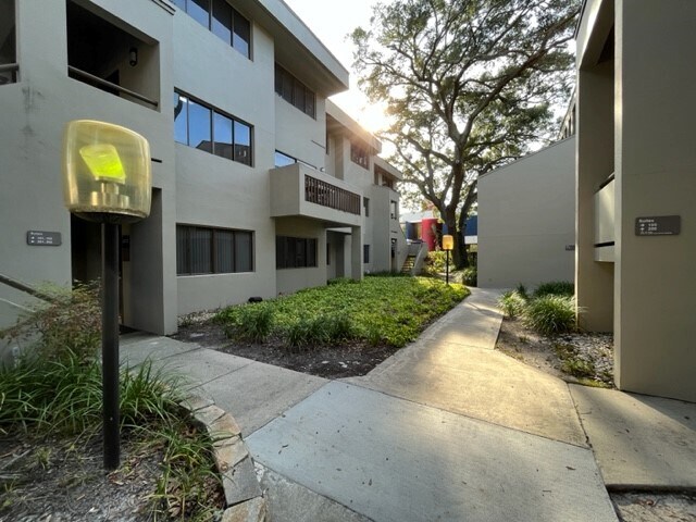 More Photos Of 3333 W Kennedy Blvd, Tampa Loft Creative Space For Lease