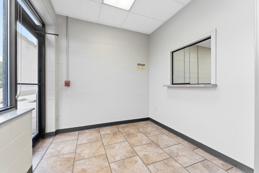 More Photos Of 34 Sterling Dr, Morgantown Flex For Lease