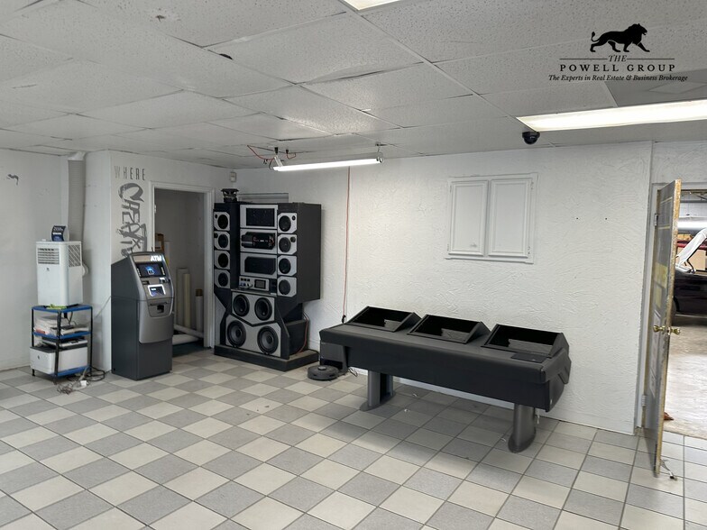 More Photos Of 3807 34th St, Lubbock Auto Repair For Sale