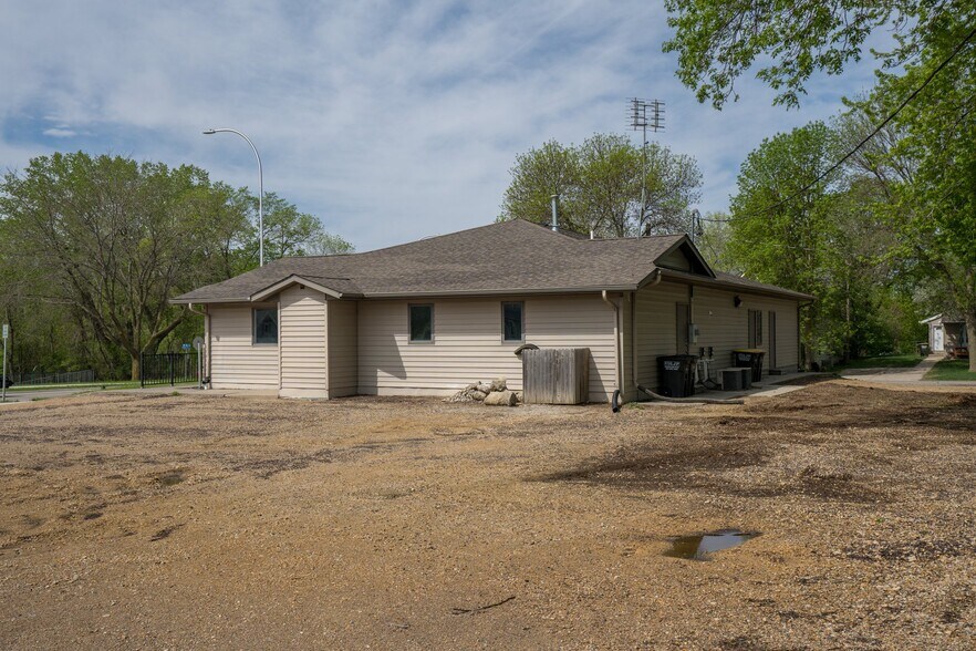 More Photos Of 608 Walnut Ave, Madison Lake Medical For Sale