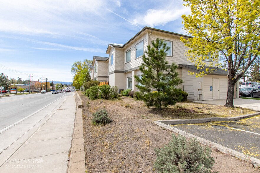 More Photos Of 300 SE Reed Market Rd, Bend Office For Sale
