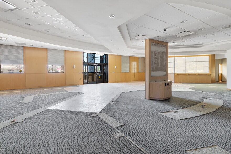 More Photos Of 451 W 14 Mile Rd, Madison Heights Freestanding For Sale