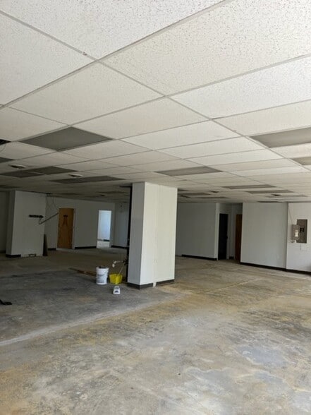 More Photos Of 5505 Vine St, Alexandria Warehouse For Lease