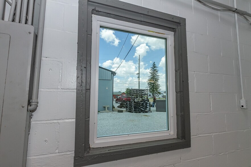 More Photos Of 925 Virginia St, Shelbyville Warehouse For Lease