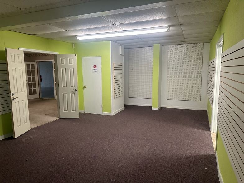 More Photos Of 3642 Tamiami Trl, Port Charlotte Unknown For Lease