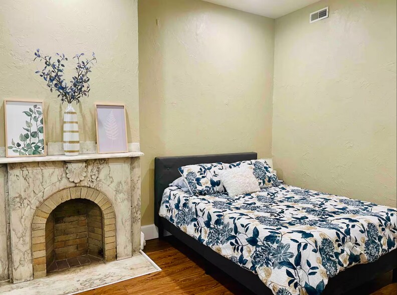 More Photos Of 88 N Main St, Washington Storefront Retail Residential For Sale