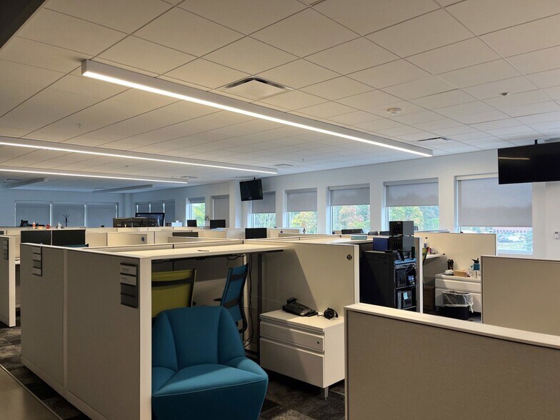 More Photos Of 33 Tech Valley Dr, East Greenbush Flex For Lease