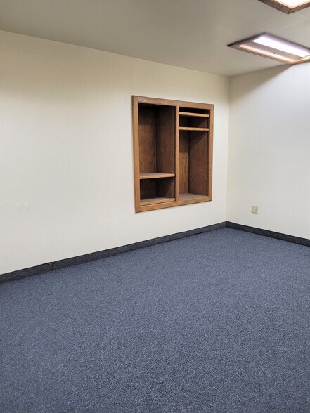 More Photos Of 1009-1033 Brooks St, Ontario Warehouse For Lease