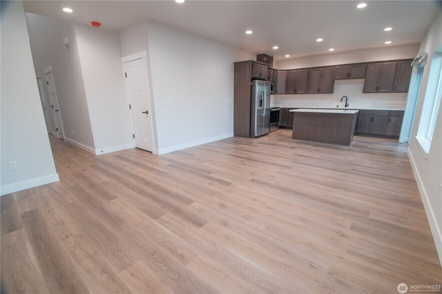 More Photos Of 529 Colton Ln, Everson Apartments For Sale
