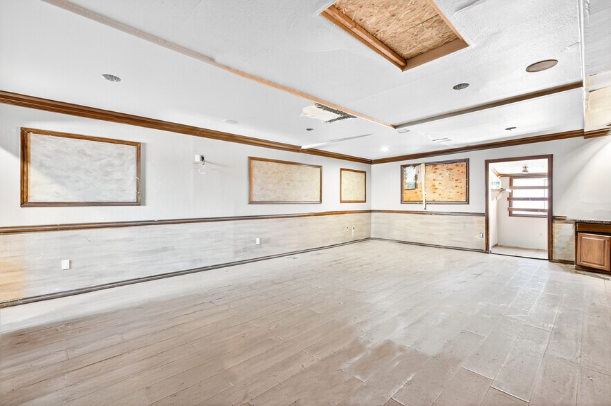 More Photos Of 1161 N Vermont Ave, Los Angeles General Retail For Lease