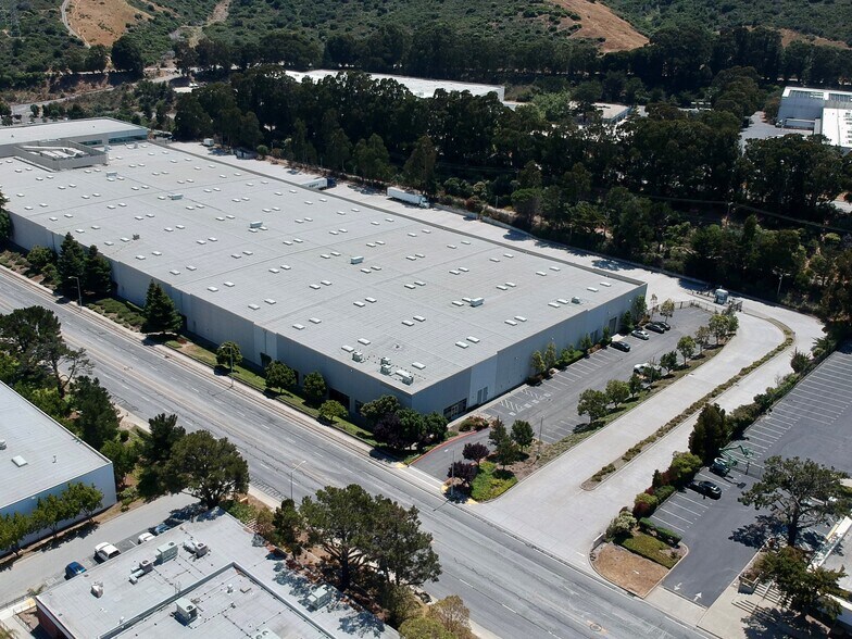 More Photos Of 421-427 Valley Dr, Brisbane Distribution For Lease