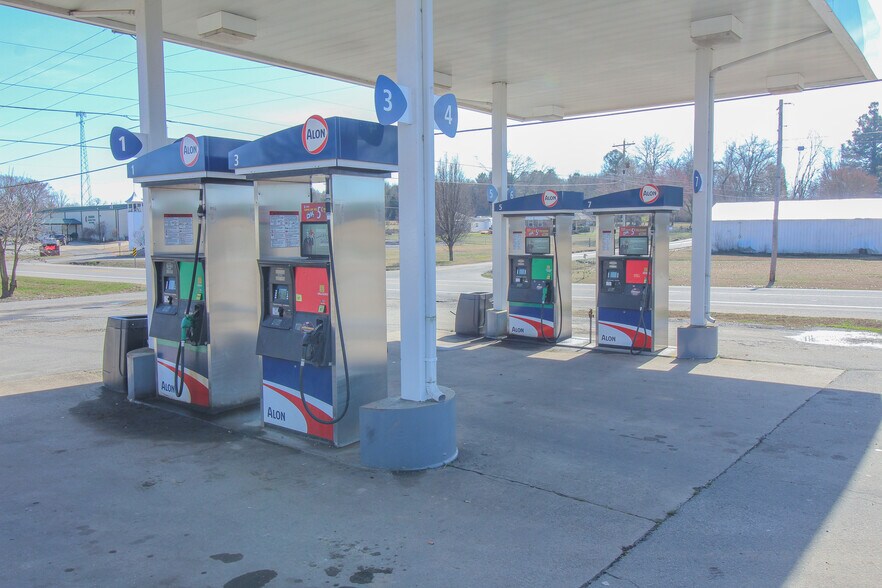 More Photos Of 7 W Kibler Hwy, Van Buren Service Station For Sale