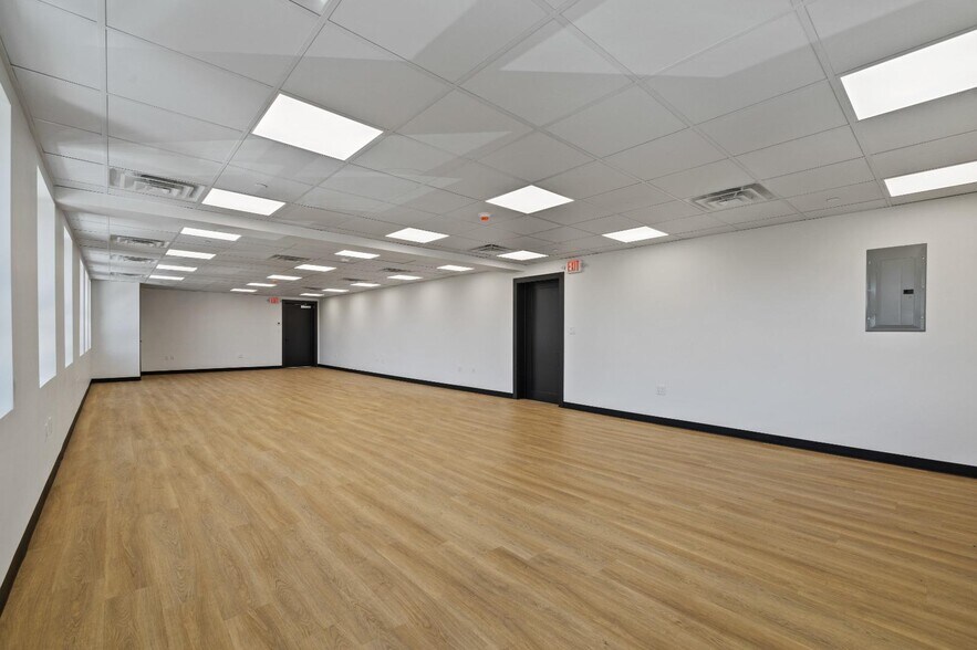 More Photos Of 6-12 Hoover Ave, Haverstraw Warehouse For Lease