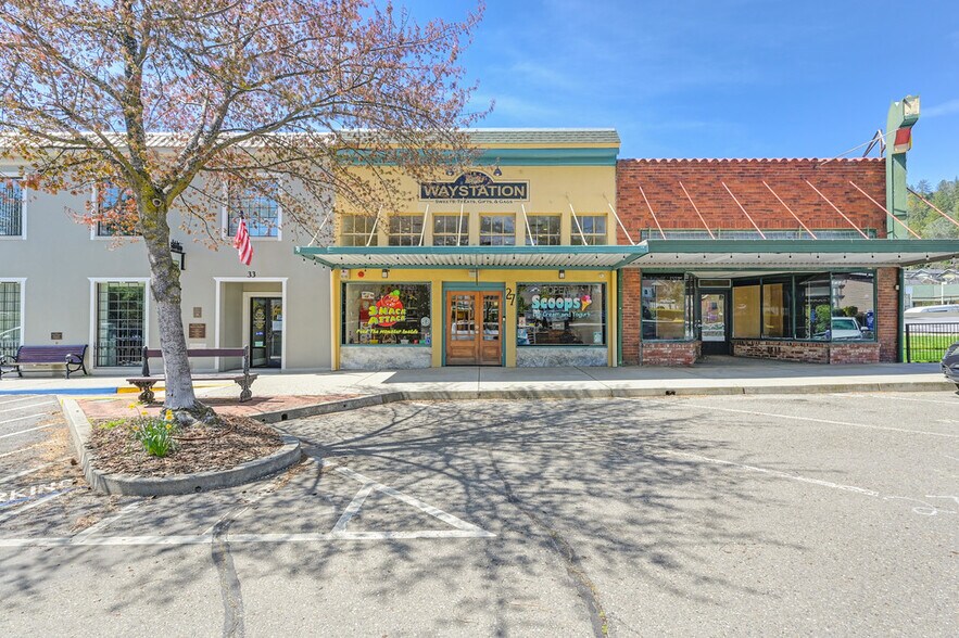 More Photos Of 27 S Main St, Colfax Storefront For Lease