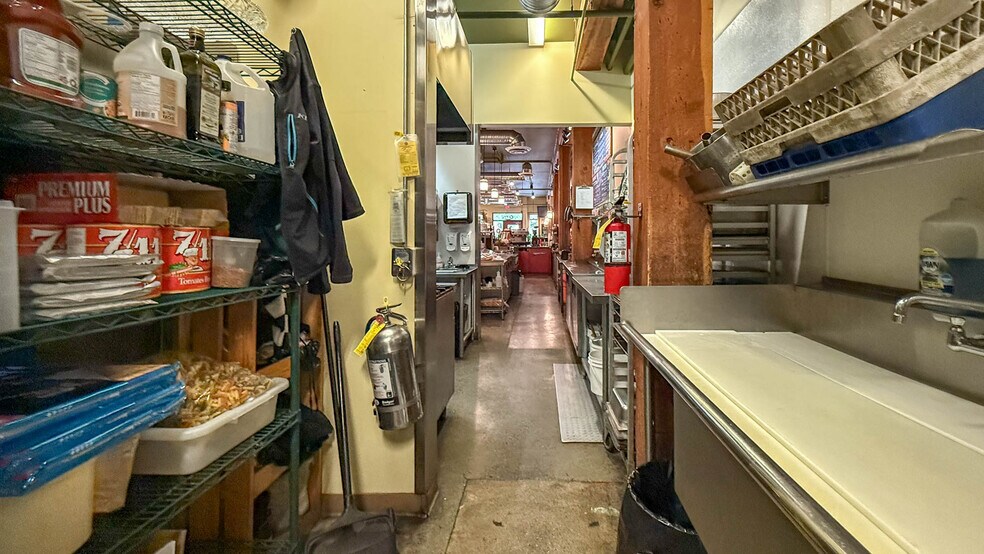 More Photos Of 1357 Ellis St, Kelowna Office For Sale