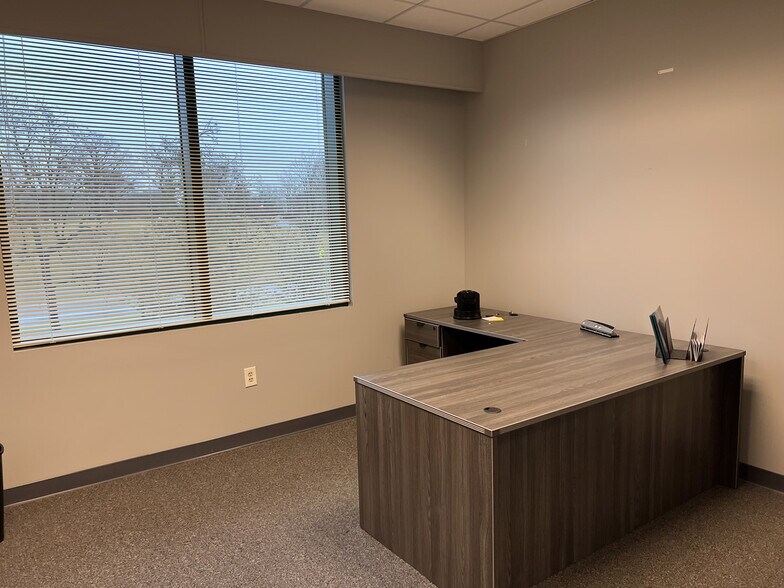 More Photos Of 19415 Deerfield Ave, Lansdowne Medical For Lease