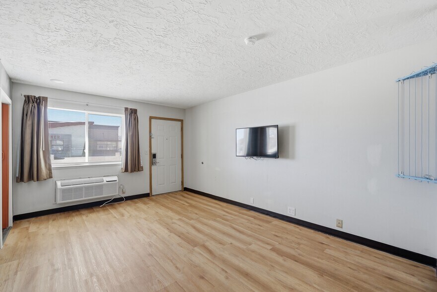 More Photos Of 626 W 1400 N, Beaver Hotel For Sale