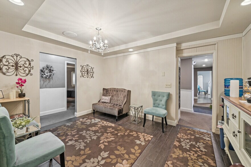 More Photos Of 56 N Franklin St, Delaware Freestanding For Sale