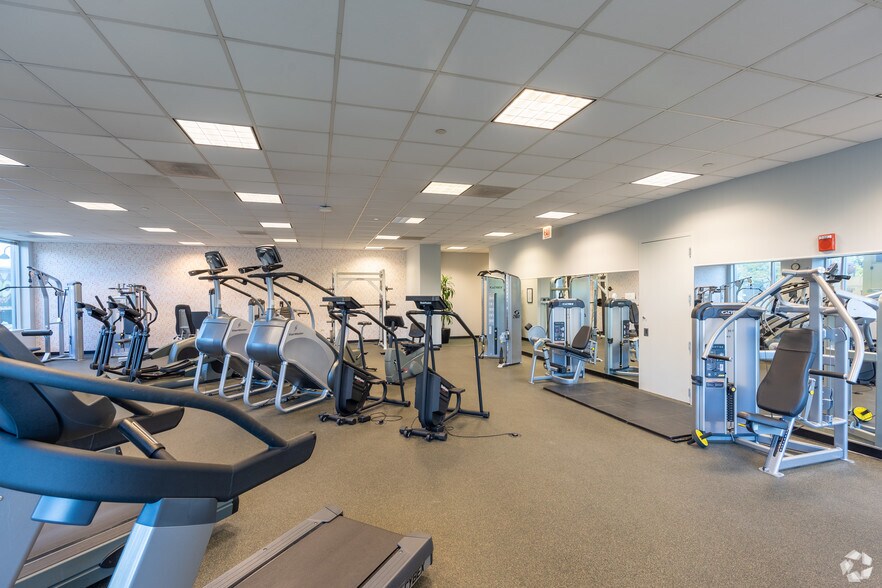 More Photos Of 9500 W Bryn Mawr Ave, Rosemont Office For Lease