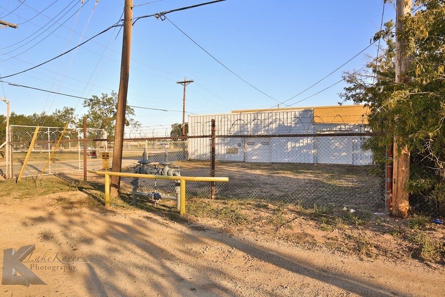 More Photos Of 1583 S 1st St, Abilene Light Distribution For Sale