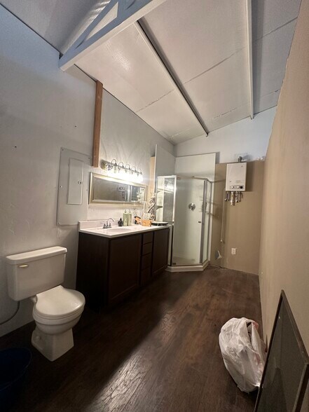 More Photos Of 3145 SE 44th St, Newcastle General Retail For Sale