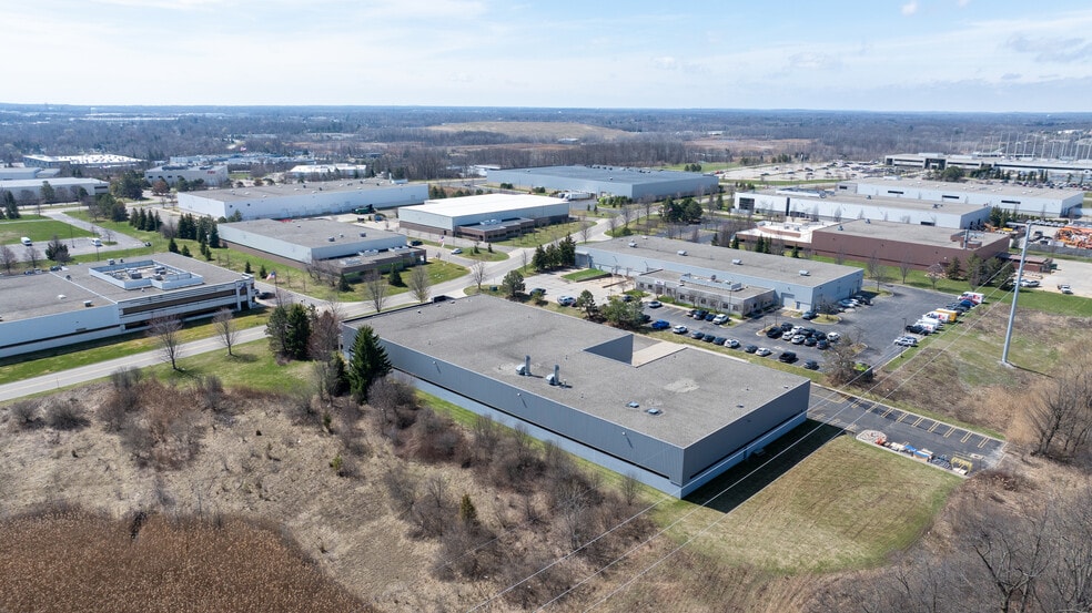 More Photos Of 4200 N Atlantic Blvd, Auburn Hills Manufacturing For Lease