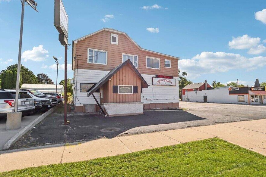 More Photos Of 6218 S 27th St, Milwaukee Restaurant For Sale